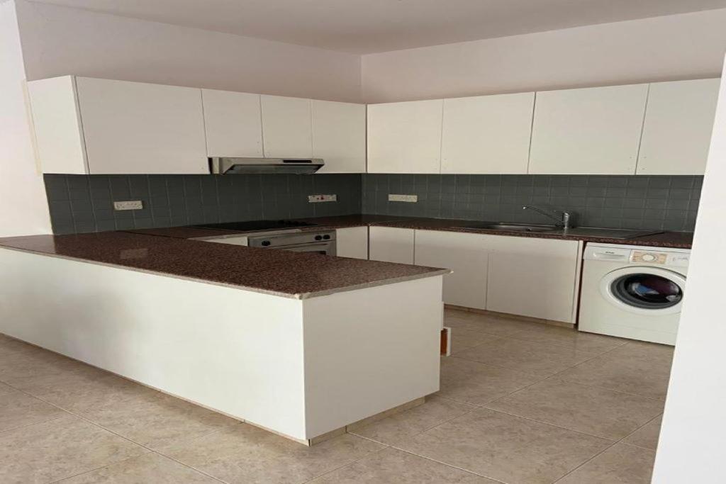 Kato Paphos Apartment In Universal Area Luaran gambar